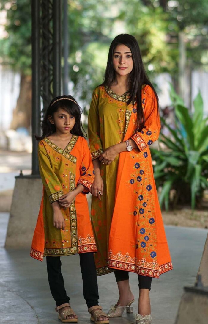 Arazni & Mom - Image 1