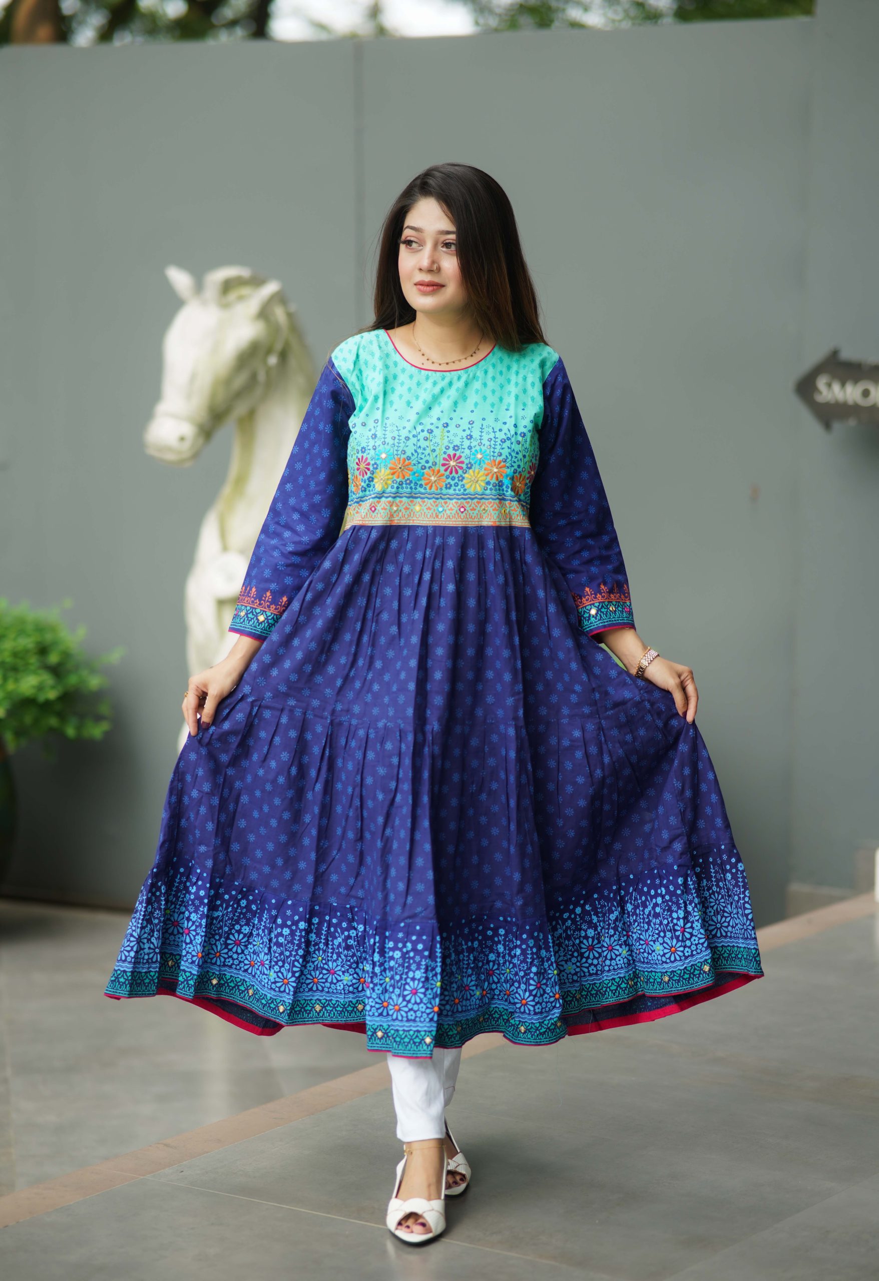 DSC07768 Nazia K-53 - Image 1